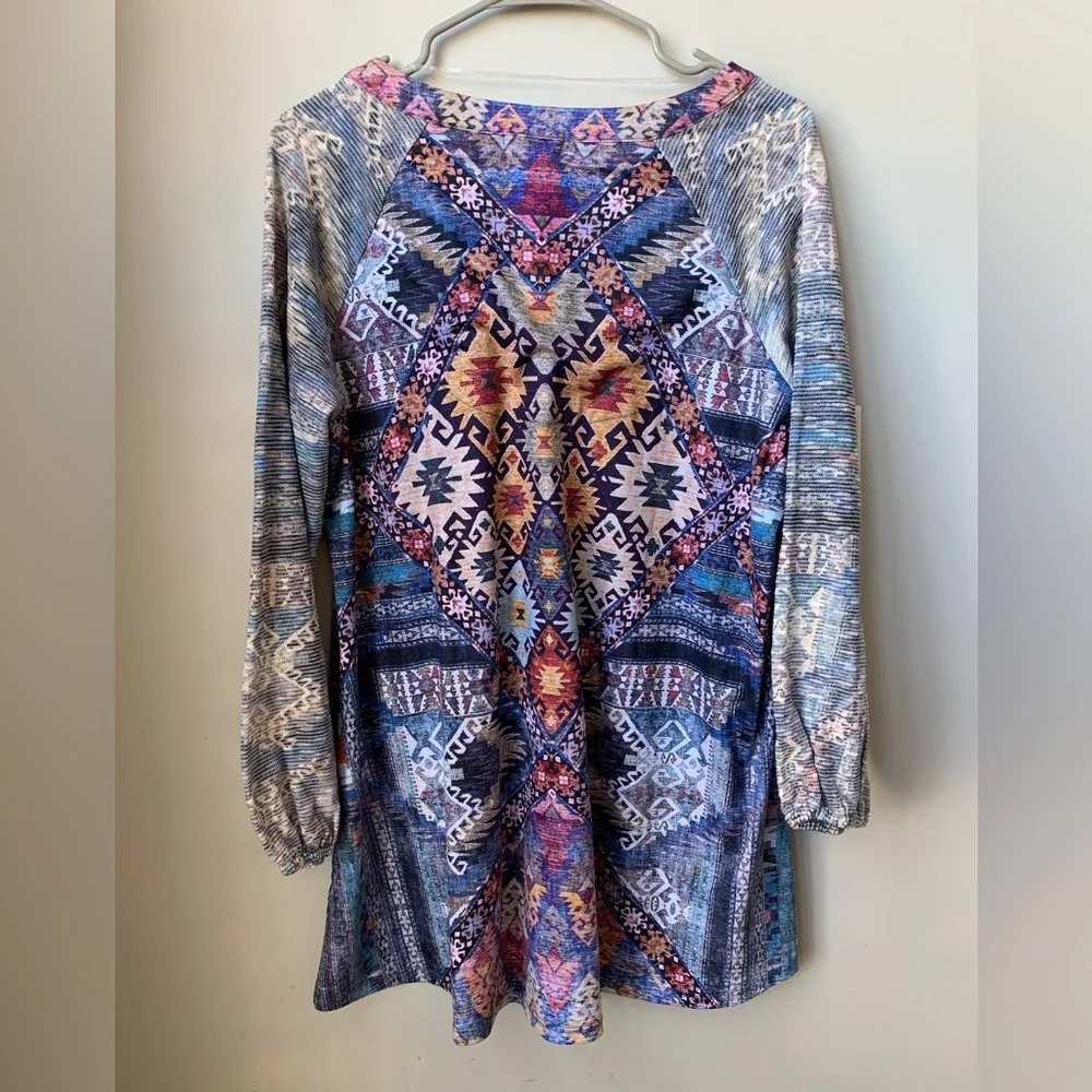 ONE WORLD Women’s Long Elastic Sleeve V-Neck Five Button Tunic